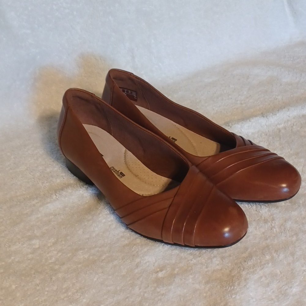 Clarks collection slip on shoes brown women's size 8m